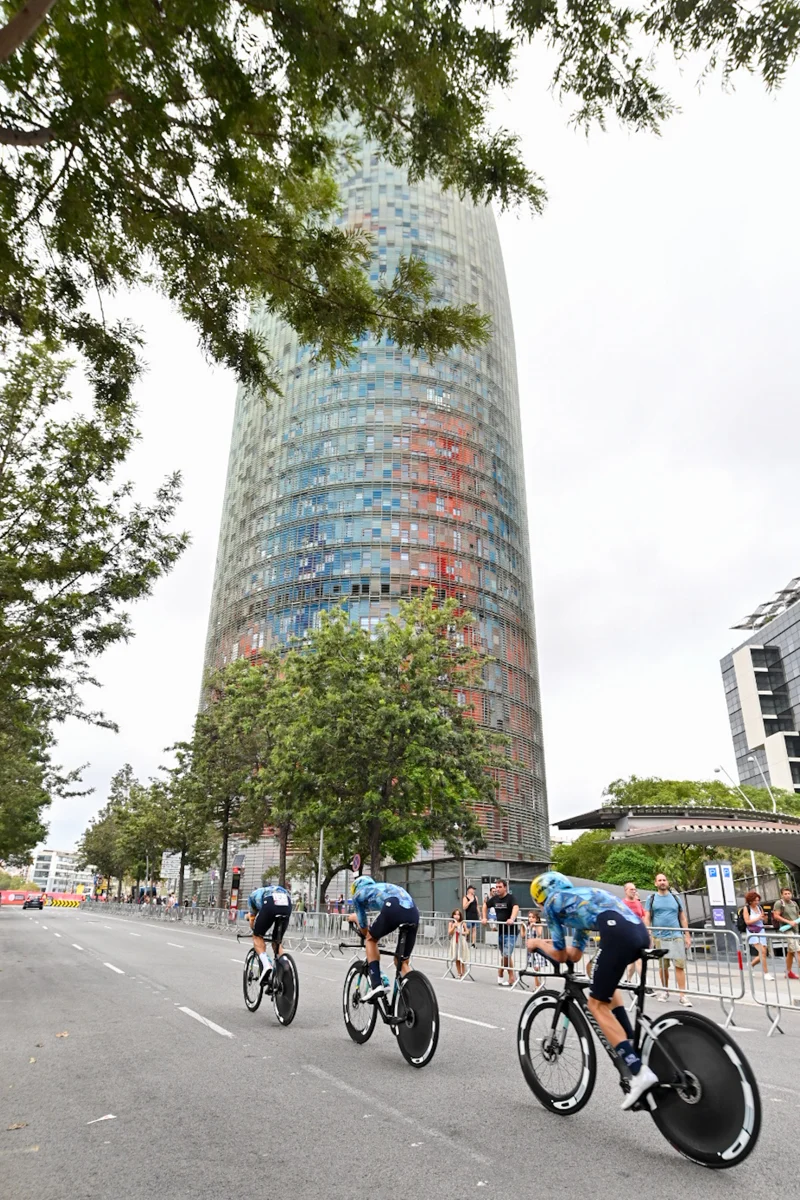 La Vuelta passing Barcelona’s Torre Glòries